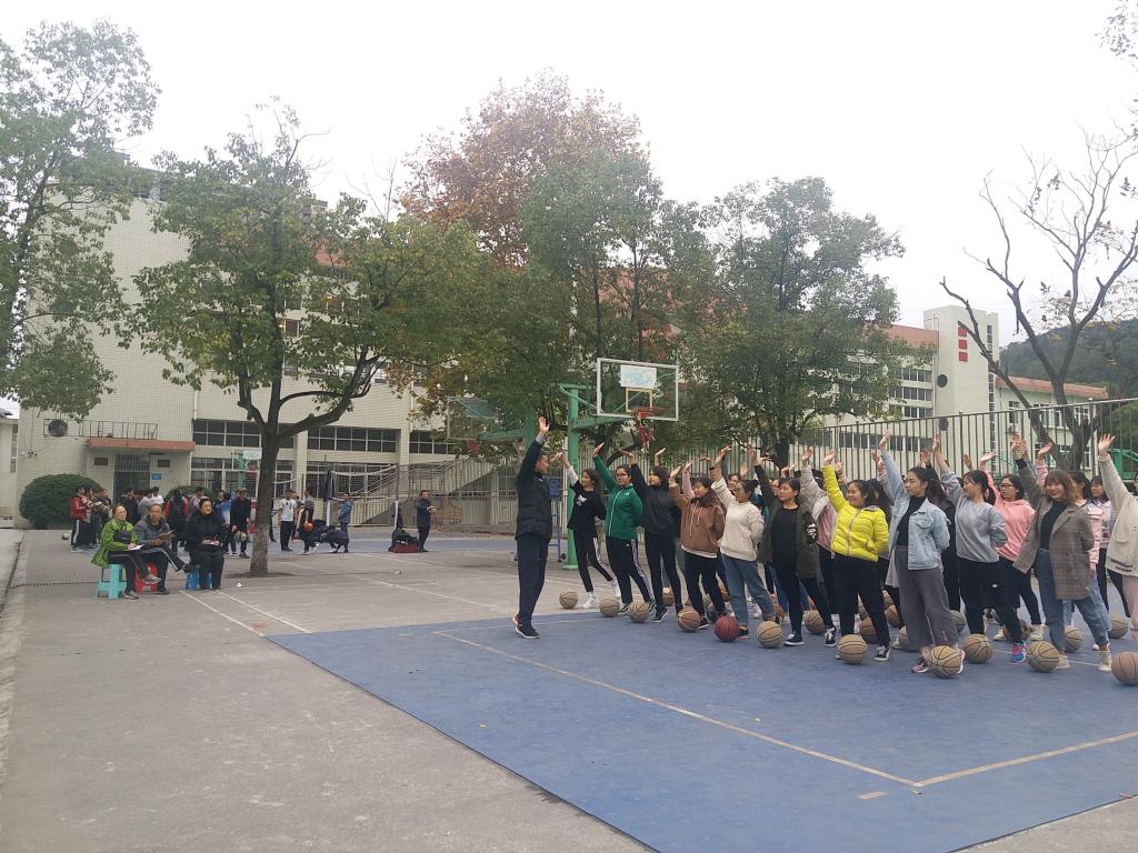 篮球教学现场