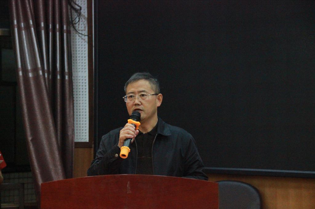 图一 公司党委委员、副董事长龙先琼致辞(付常顺摄)