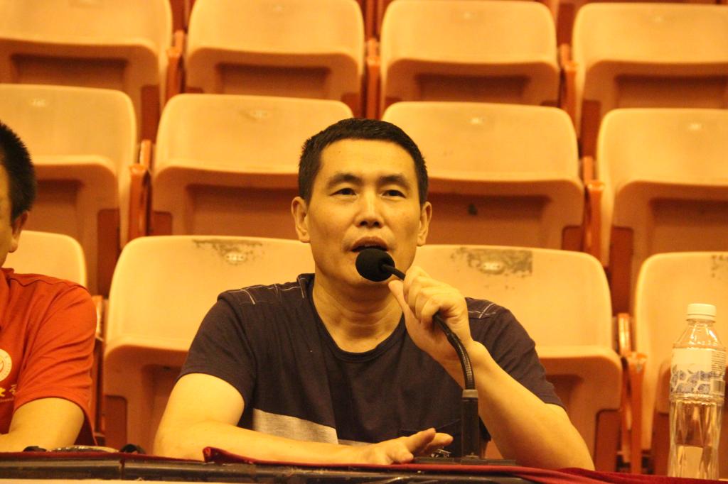 图六 周道平经理总结发言(钱硕森摄)