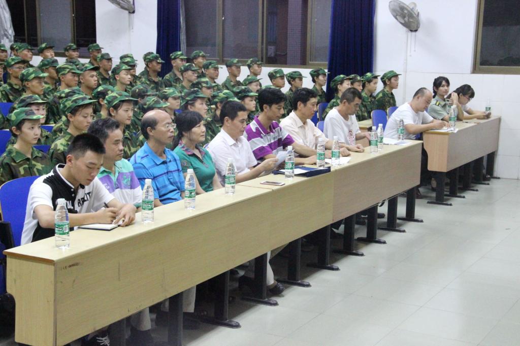 图为 师生见面现场