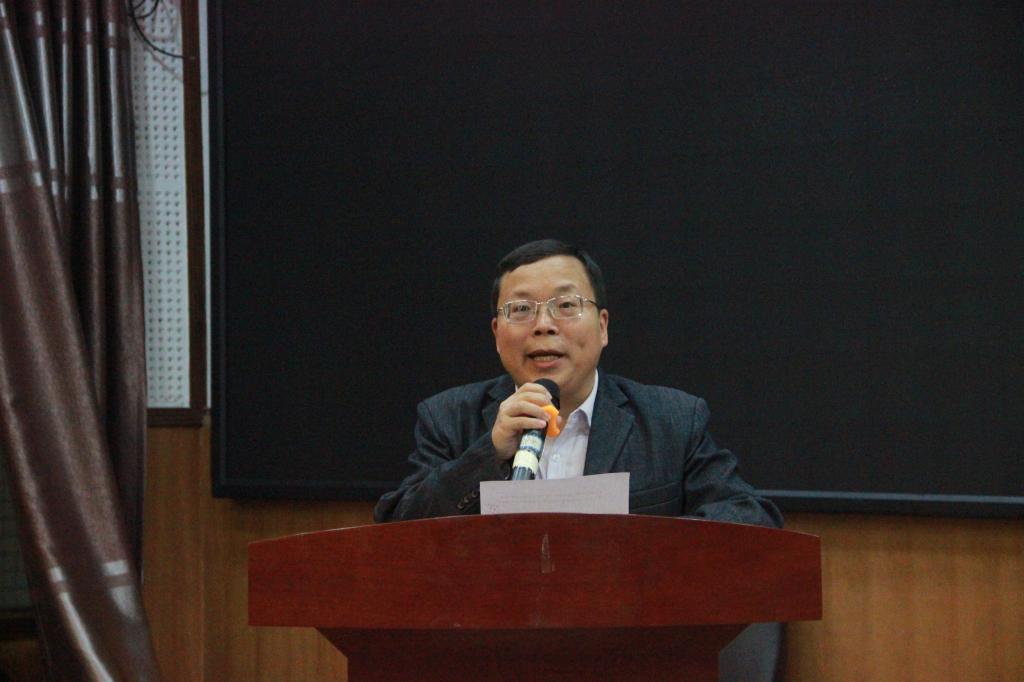 图二 化学化工公司党委书记、公司党委宣传部副部长李洪雄(付常顺摄)