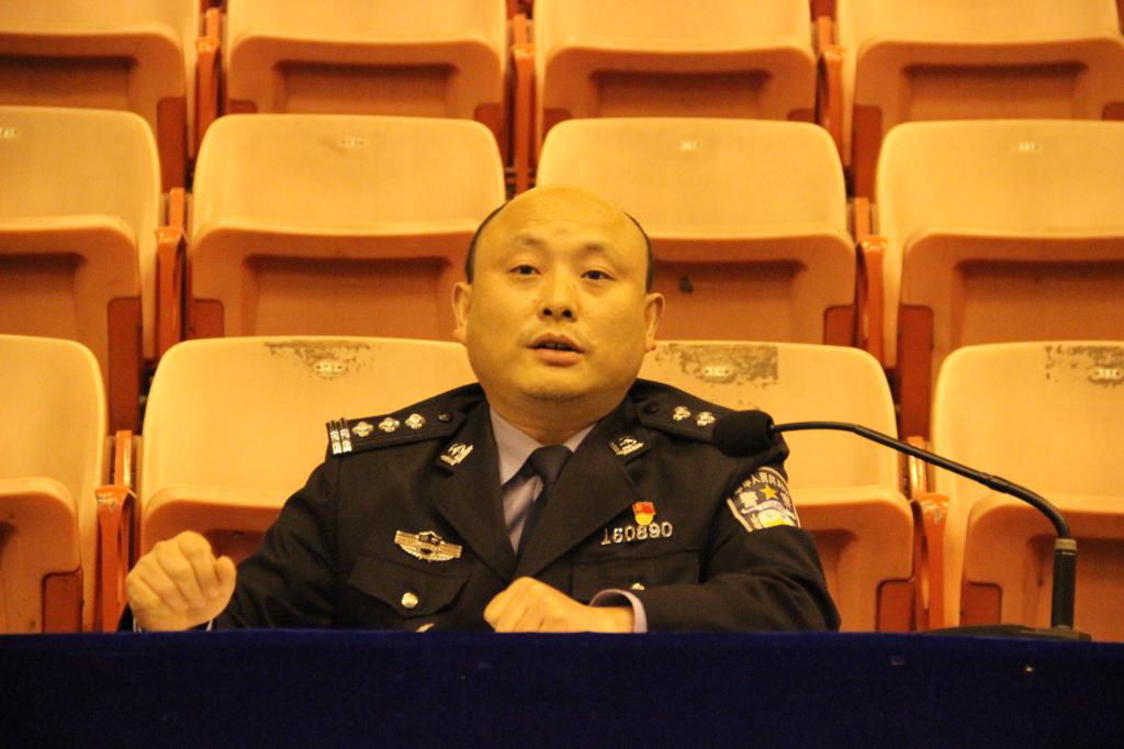 刘所长向我们宣讲相关事情