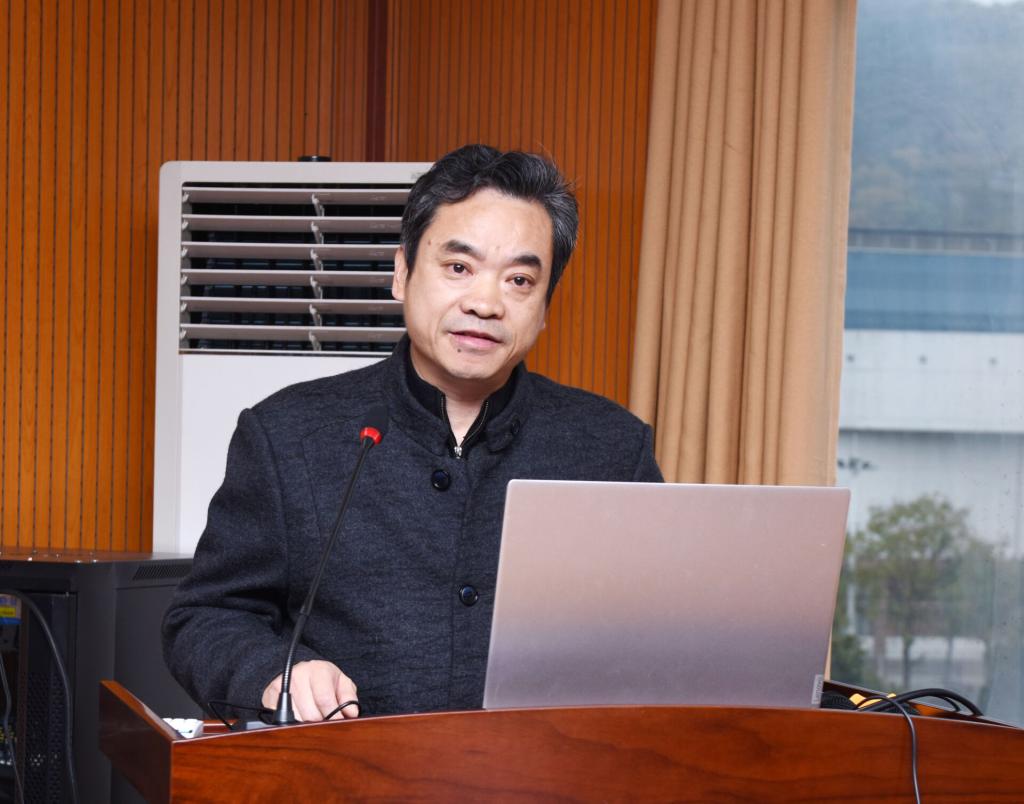 图四 为博士生导师代表张天成教授发言